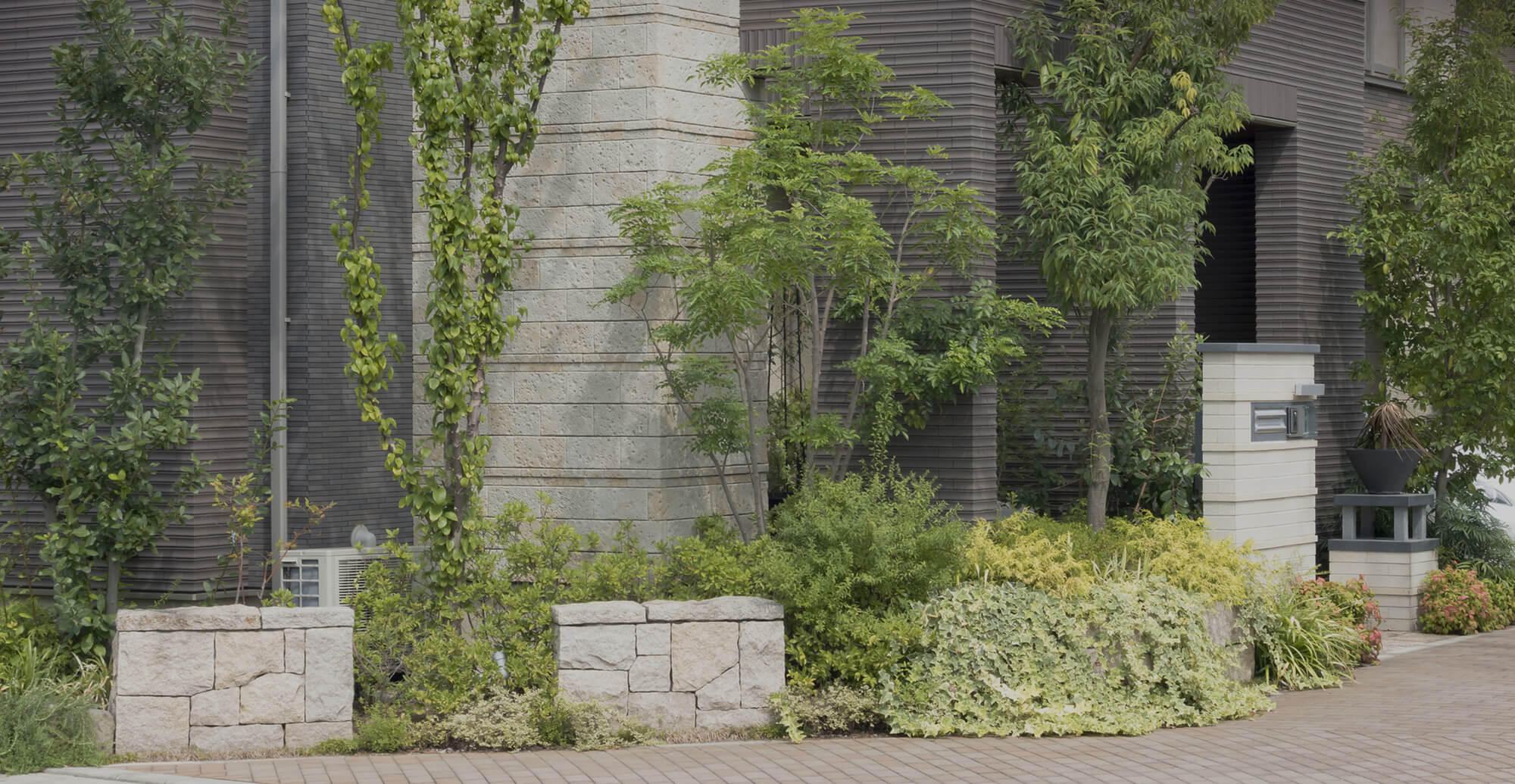 暮らしを彩り、理想を叶える 心地よさをデザインし、住まいに寄り添う外溝工事